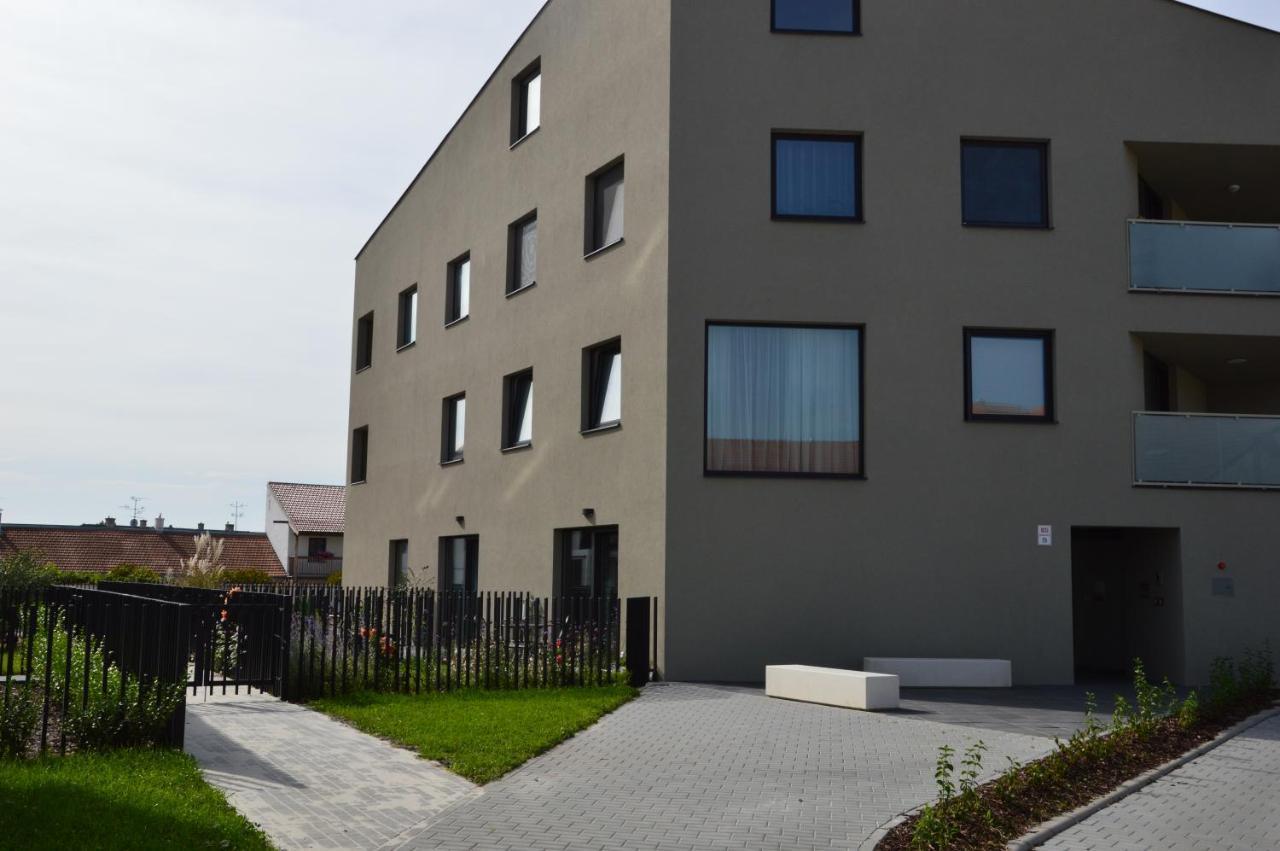 Palm Garden Apartment 1 Mikulov Exterior photo